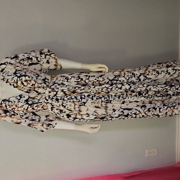 DG2 Elegant Abstract Animal Print Silk Tie Back V-Neck Maxi Dress - Picture 3 of 11